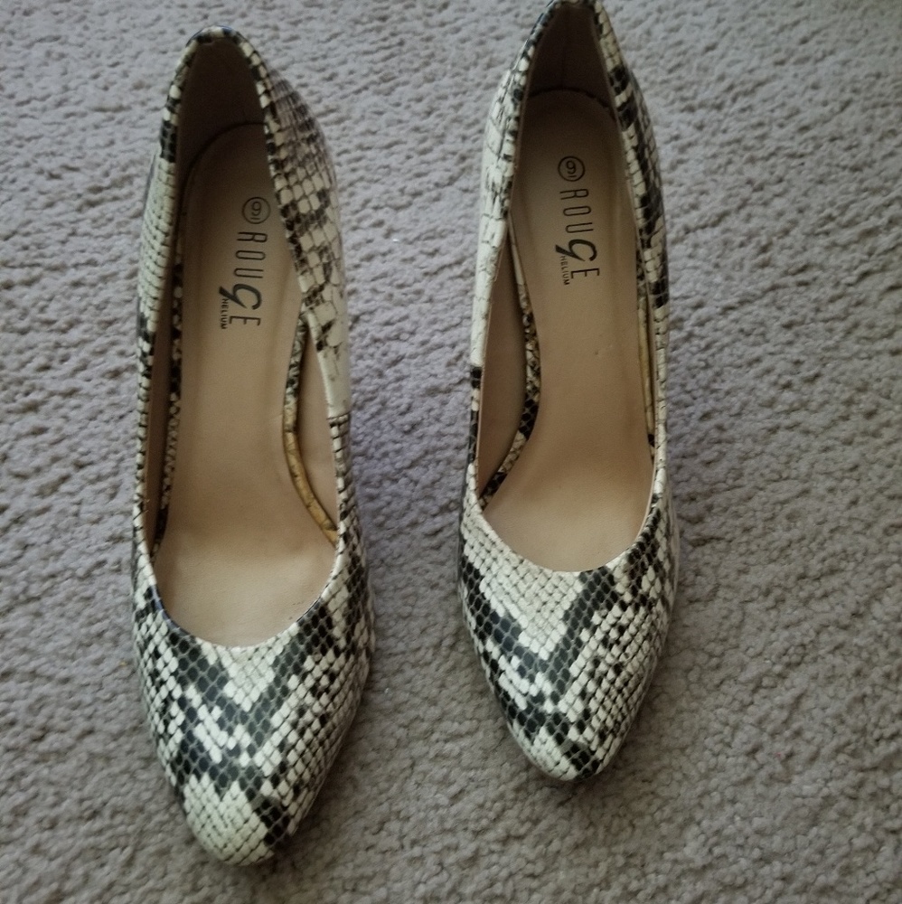 Preowned Rouge Helium Sz 40  still in good conditi